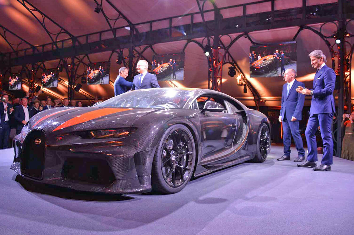 Bugatti Chiron Super Sport 300+ official debut - hero front