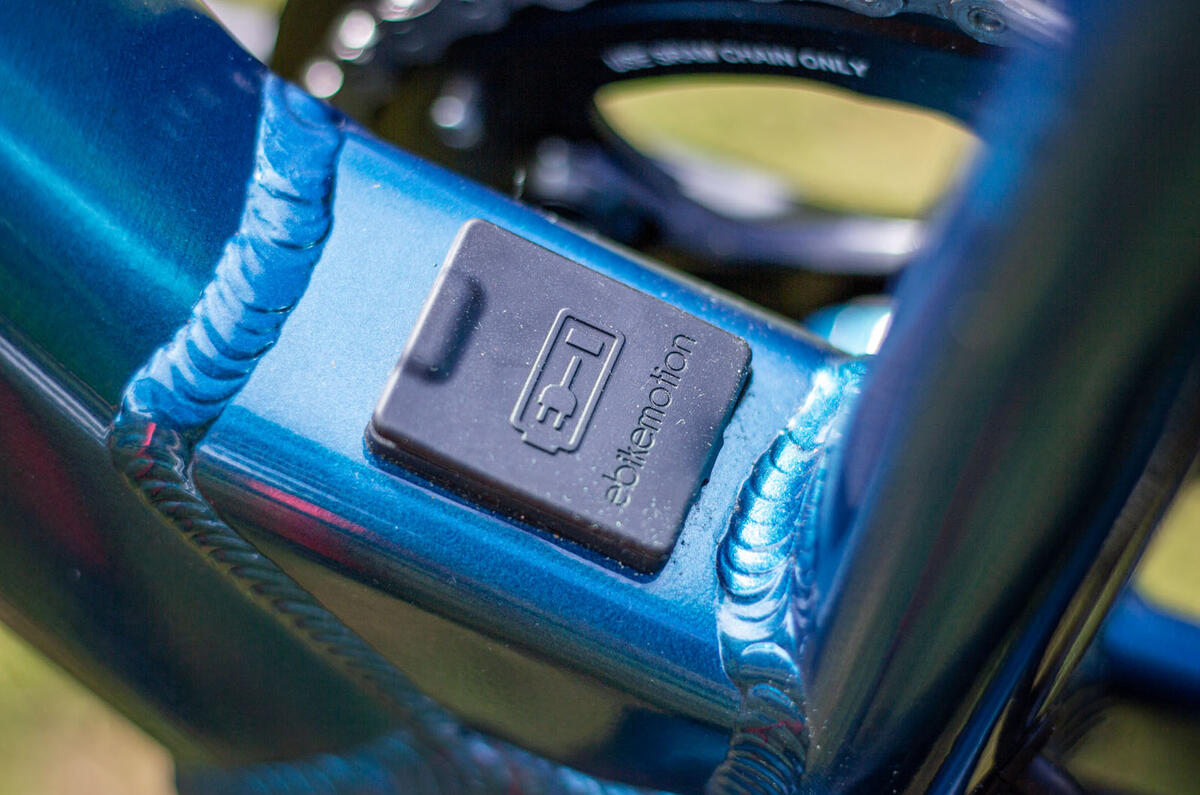 The Ribble Hybrid AL e's standard battery delivers up to 60 miles of charge