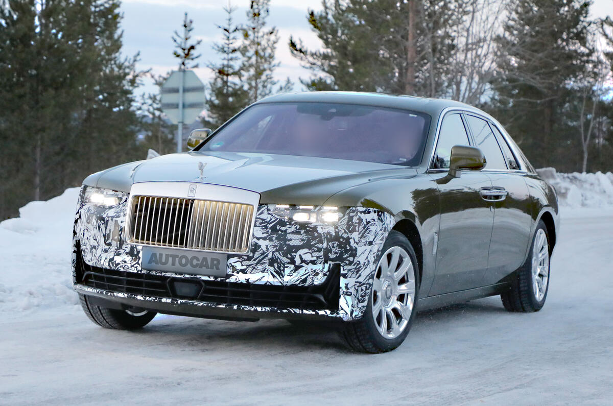 Rolls Royce Ghost facelift camo front turning
