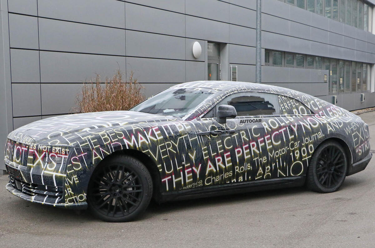 Rolls Royce Spectre 15