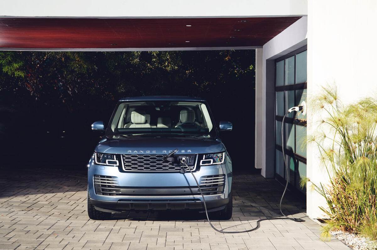 Range Rover P400e charging - front