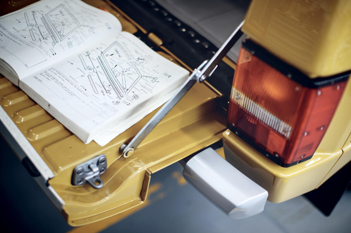 1978 two-door Range Rover rear tail lights and boot