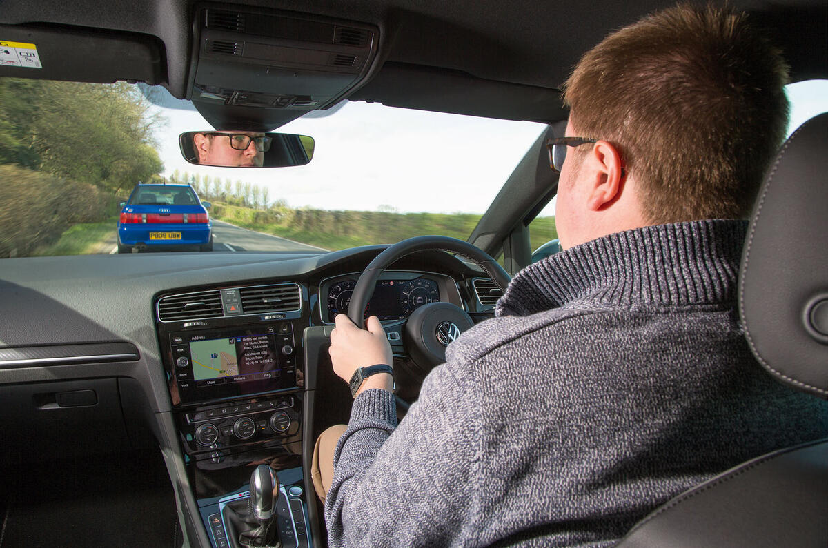 Audi RS2 Avant vs Volkswagen Golf R Estate - comparison