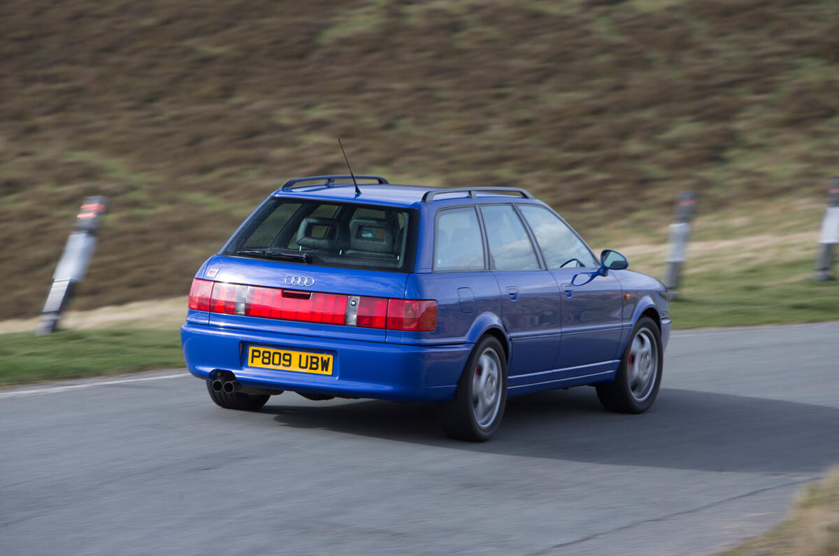 Audi RS2 Avant vs Volkswagen Golf R Estate - comparison