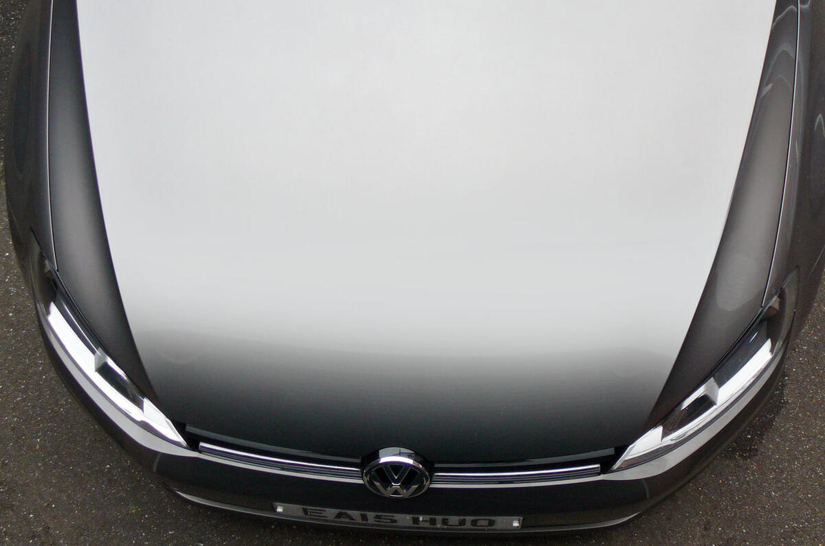 Volkswagen Golf bonnet
