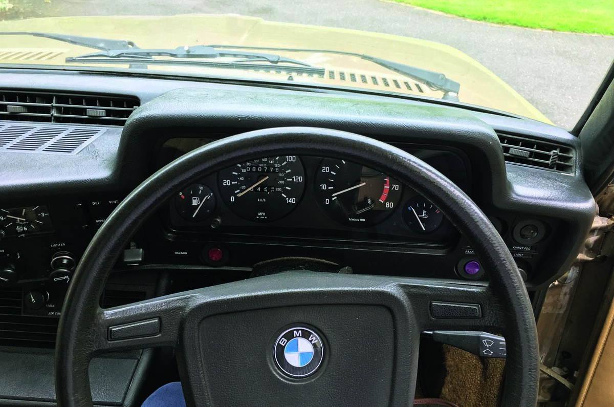 BMW 320 E21 - steering wheel