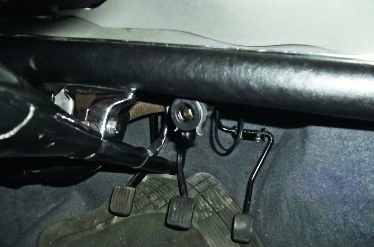 1961 Mini Cooper S - retrofitted 12v outlet