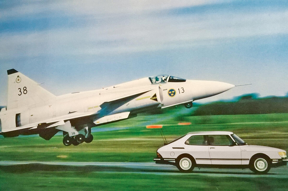 SAAB jet fighter lead