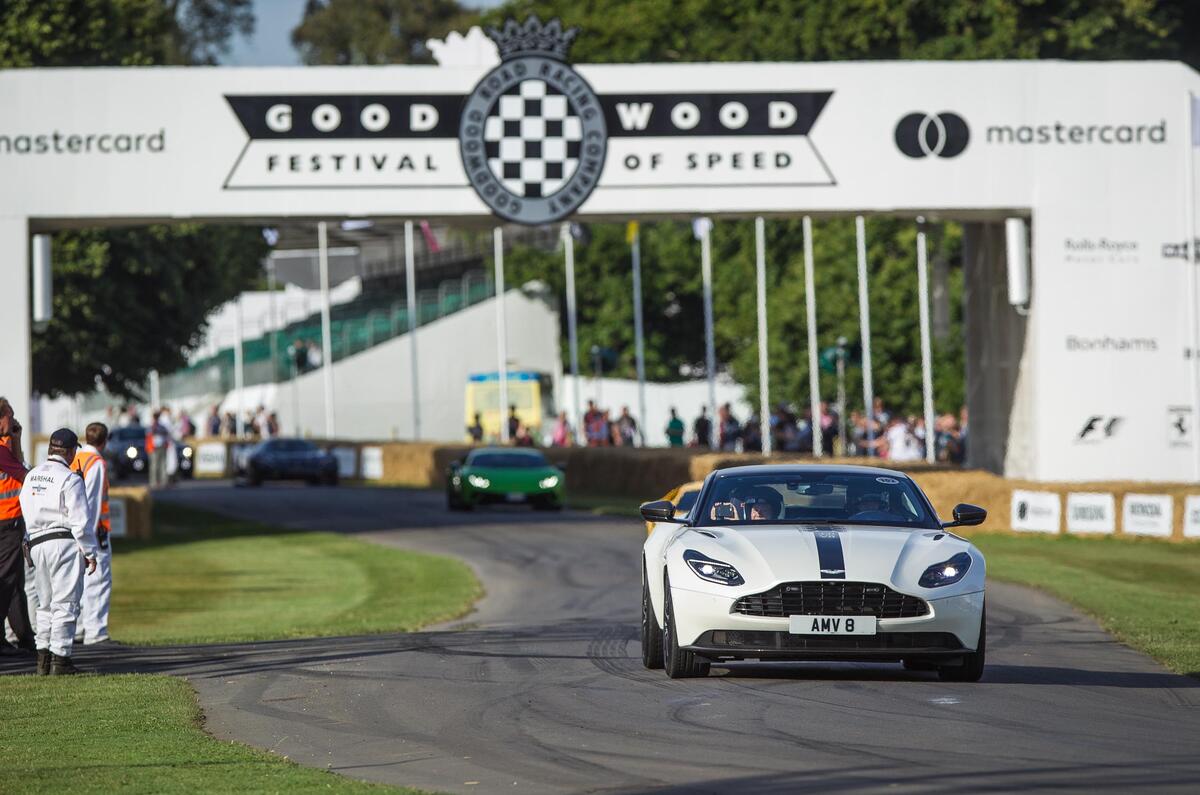 ASTON MARTIN DB11 V8