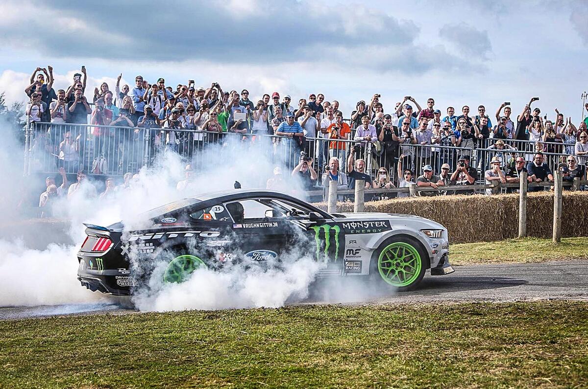 FORD MUSTANG DRIFT CAR