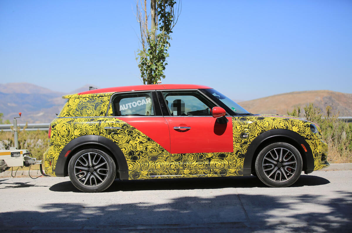 2016 Mini Countryman: new spy pictures