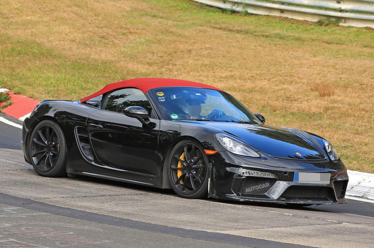Porsche 718 Boxster Spyder: new pictures show bespoke roof setup