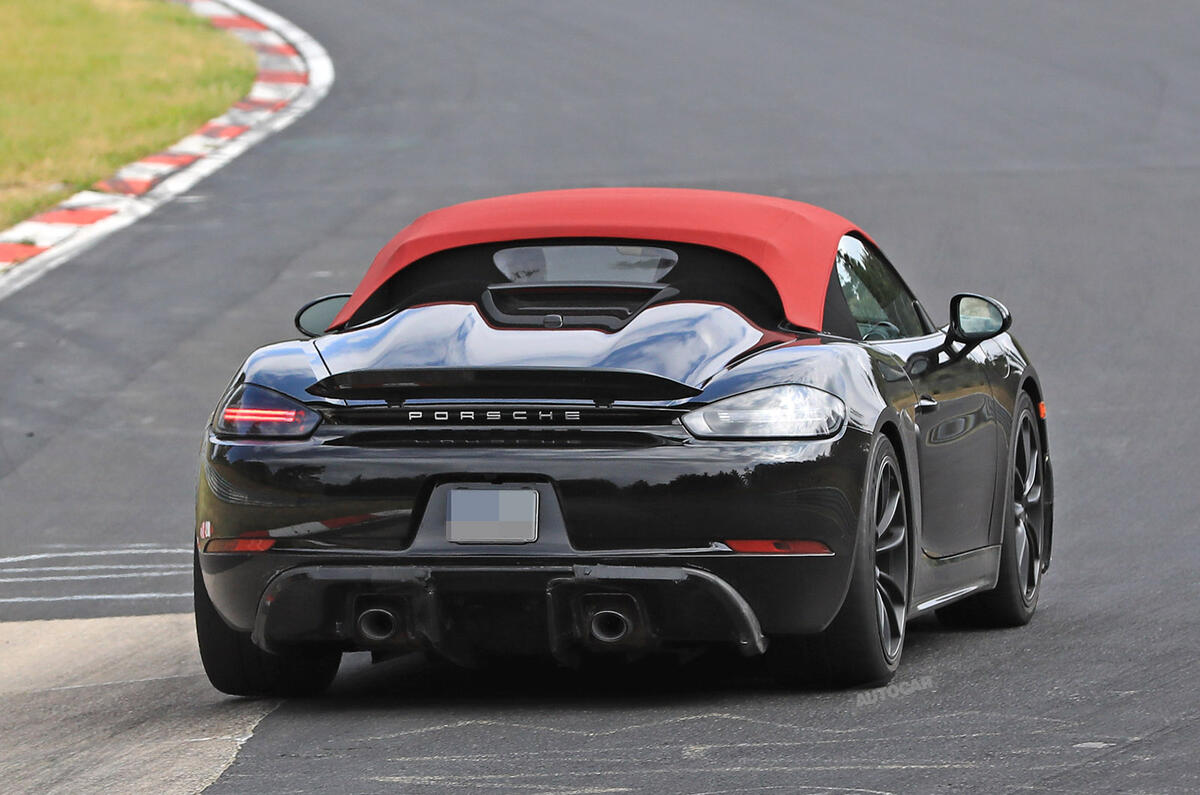 Porsche 718 Boxster Spyder: new pictures show bespoke roof setup