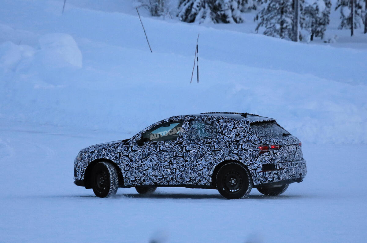 2018 Audi Q3 – new pics of future BMW X1 rival