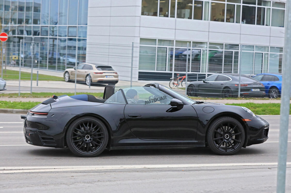 2019 Porsche 911: Speedster design influence and hybrid tech due