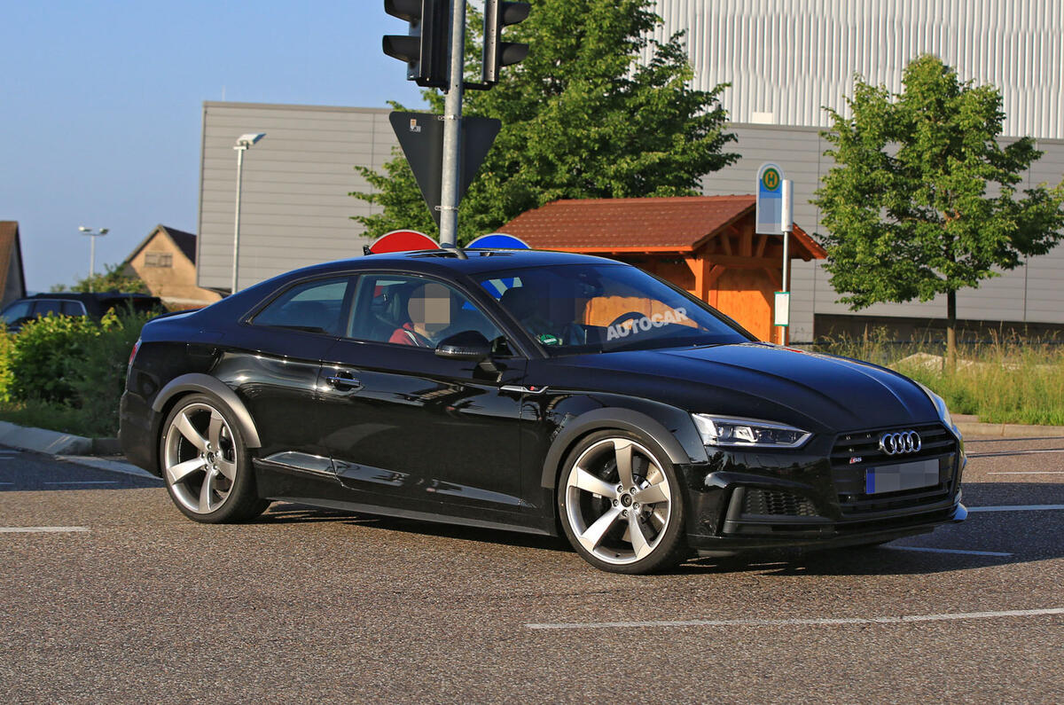 2017 Audi RS5 in S5 test mule body