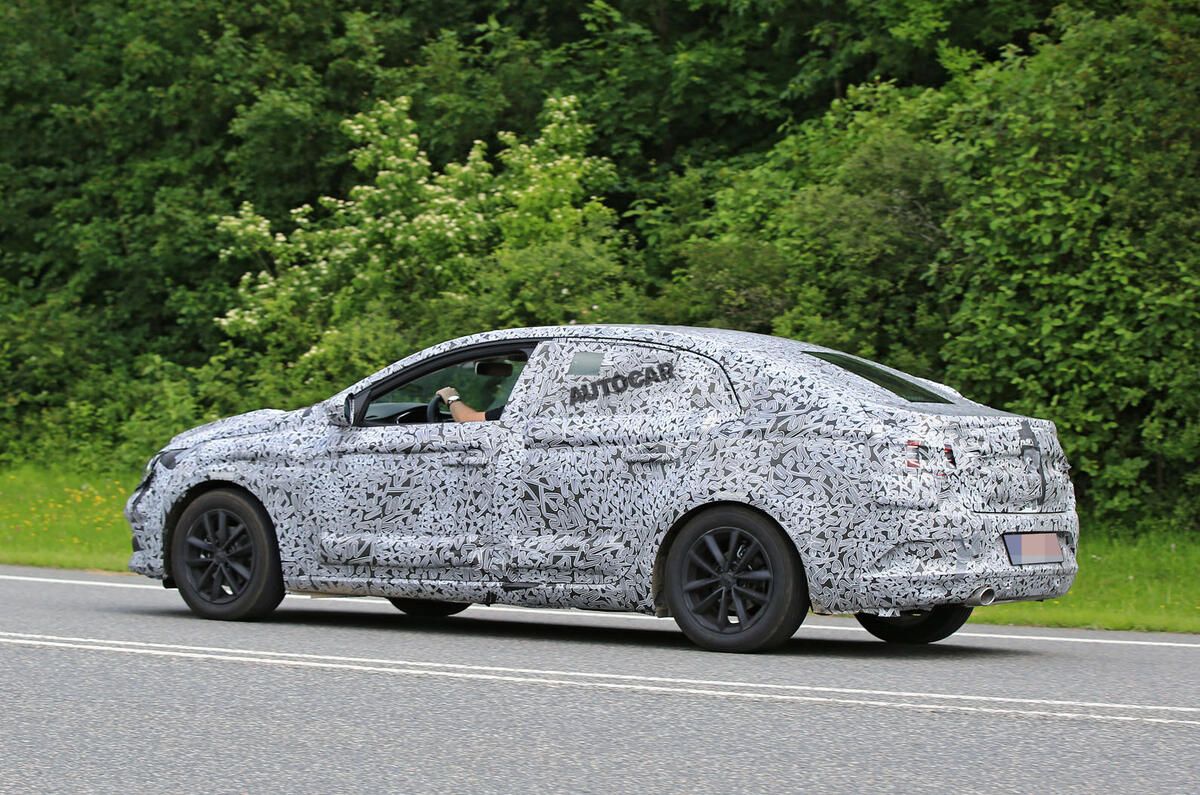 2017 Renault Mégane saloon spy shot