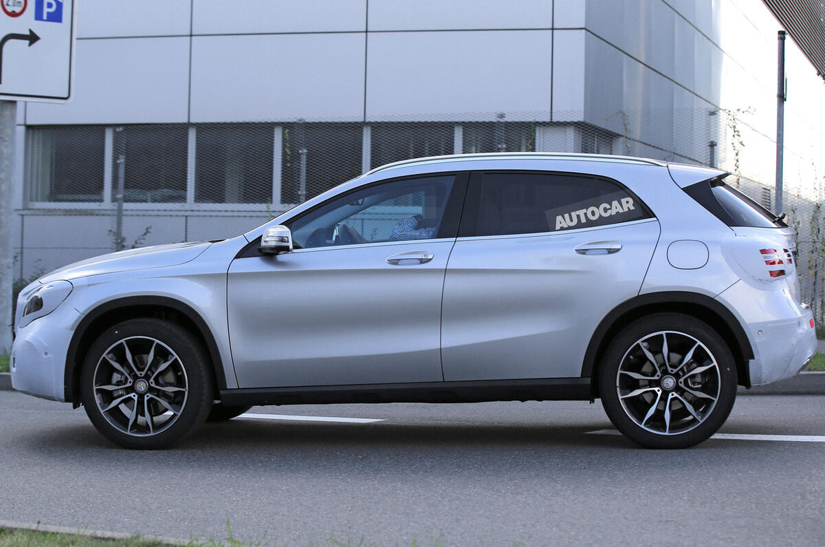 2017 Mercedes-Benz GLA previewed ahead of Detroit motor show