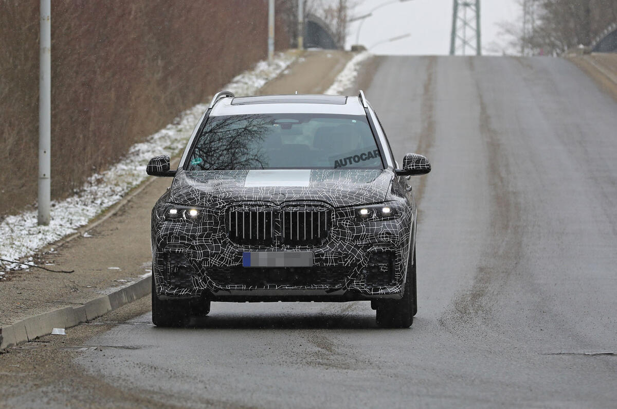 Production BMW X7: M pack variant spotted ahead of November reveal