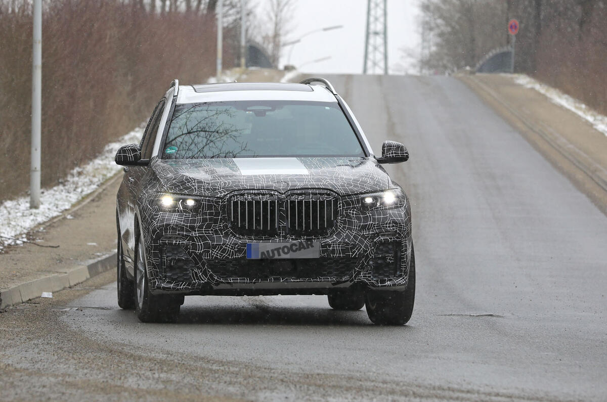 Production BMW X7: M pack variant spotted ahead of November reveal