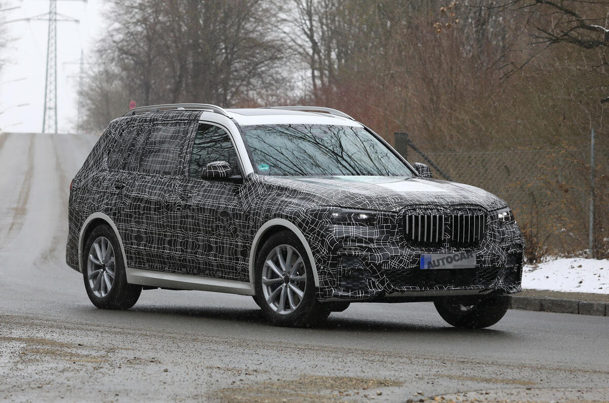 Production BMW X7: M pack variant spotted ahead of November reveal