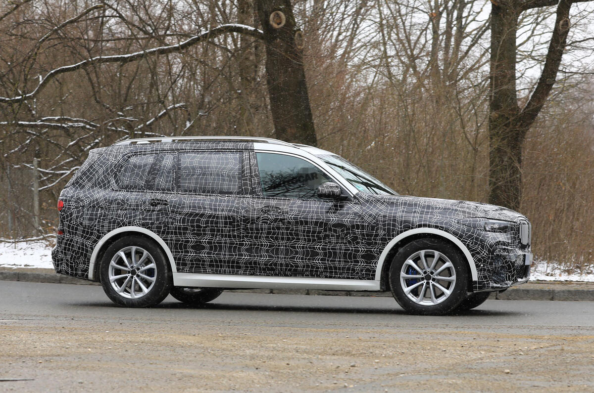 Production BMW X7: M pack variant spotted ahead of November reveal