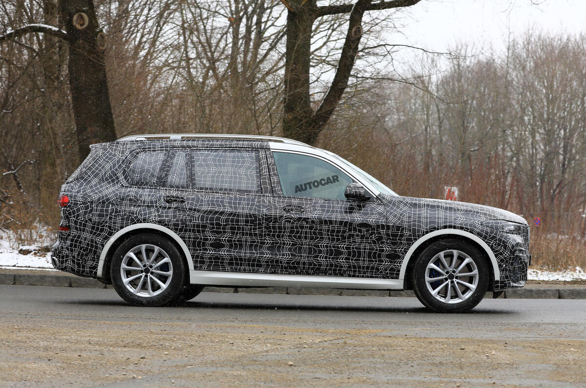 Production BMW X7: M pack variant spotted ahead of November reveal