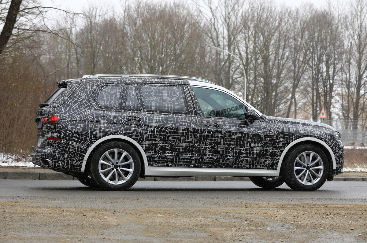 Production BMW X7: M pack variant spotted ahead of November reveal
