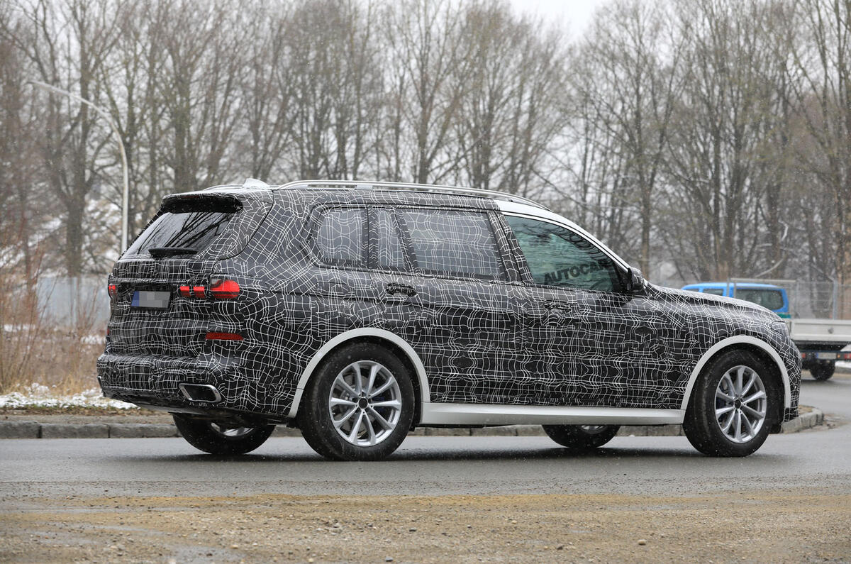 Production BMW X7: M pack variant spotted ahead of November reveal
