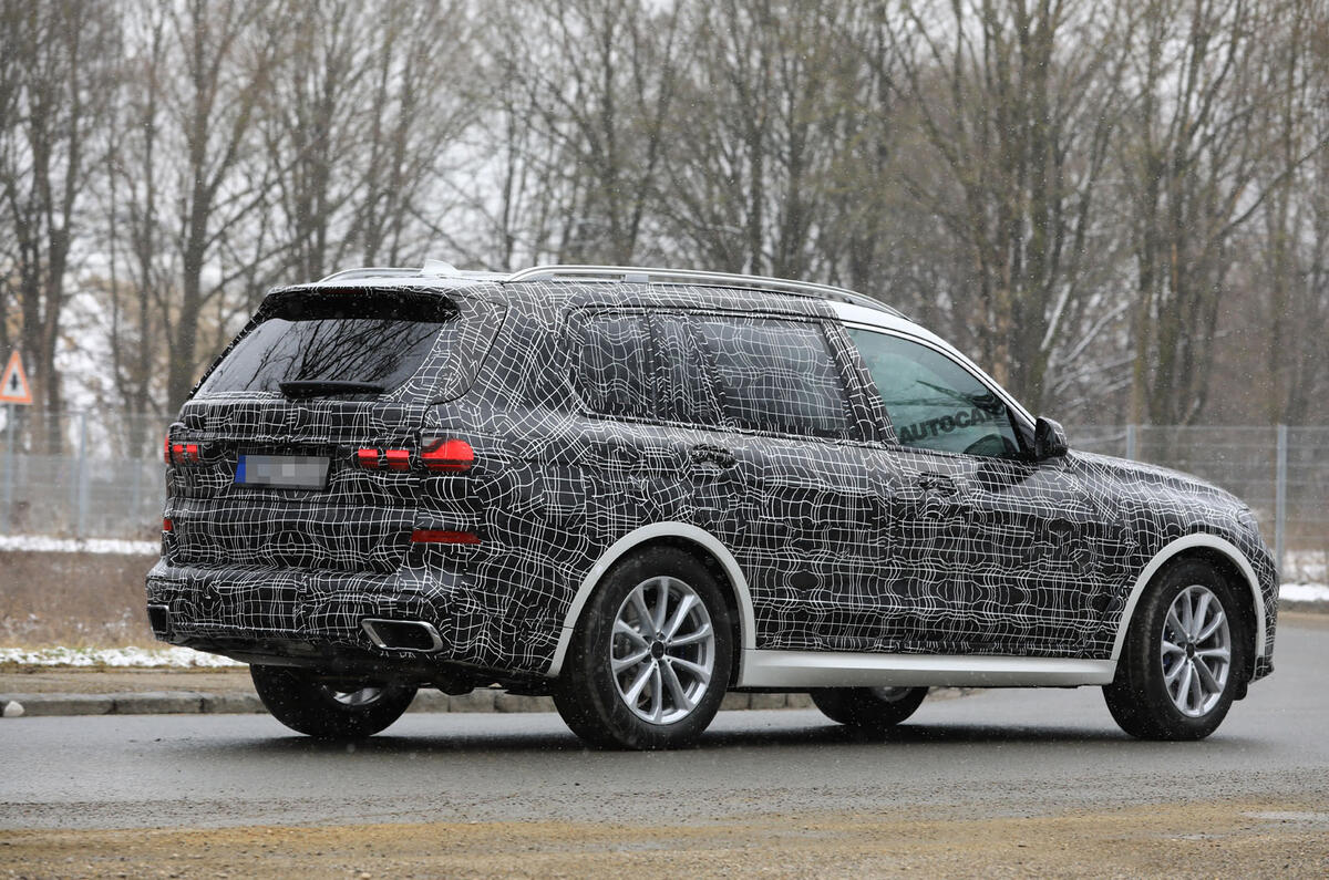 Production BMW X7: M pack variant spotted ahead of November reveal