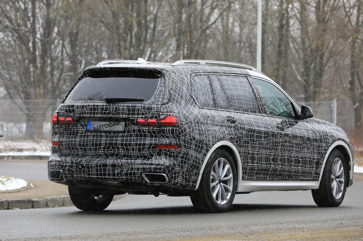 Production BMW X7: M pack variant spotted ahead of November reveal