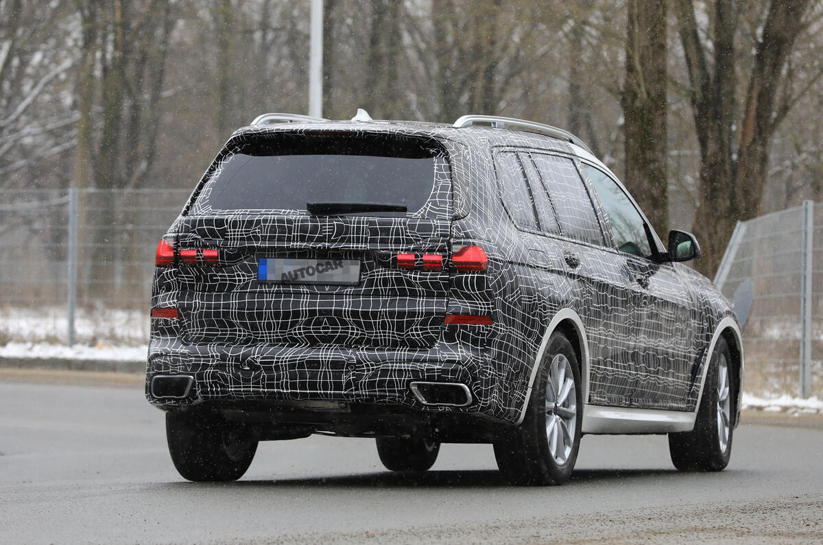 Production BMW X7: M pack variant spotted ahead of November reveal