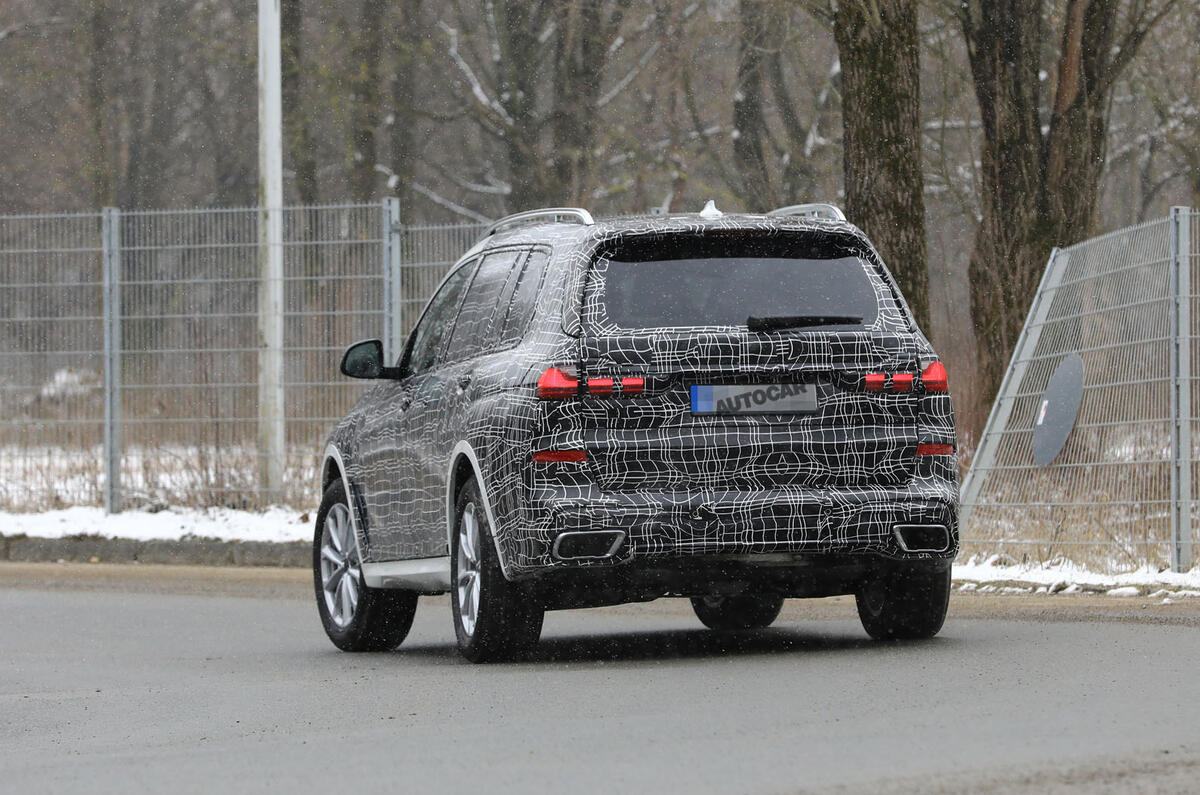 Production BMW X7: M pack variant spotted ahead of November reveal