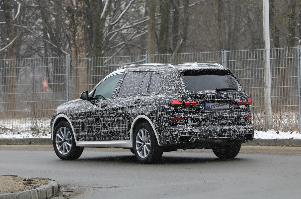 Production BMW X7: M pack variant spotted ahead of November reveal