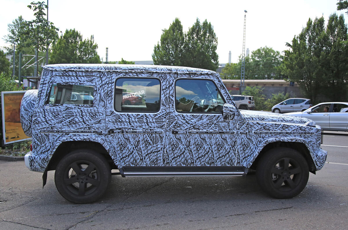 2018 Mercedes-Benz G-Class - larger platform, new V8 and LED lights due