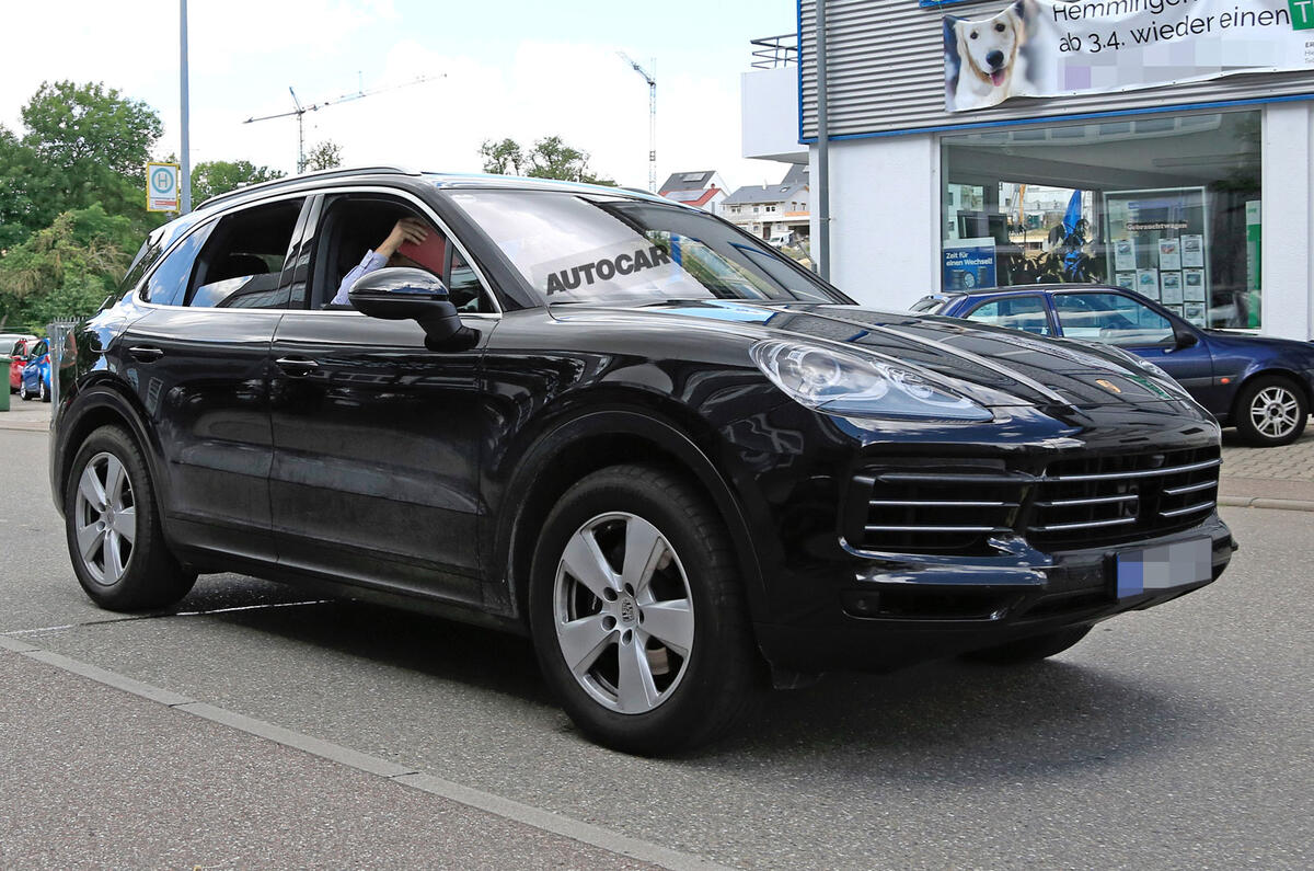 2018 Porsche Cayenne to gain 911-style tail-light strip