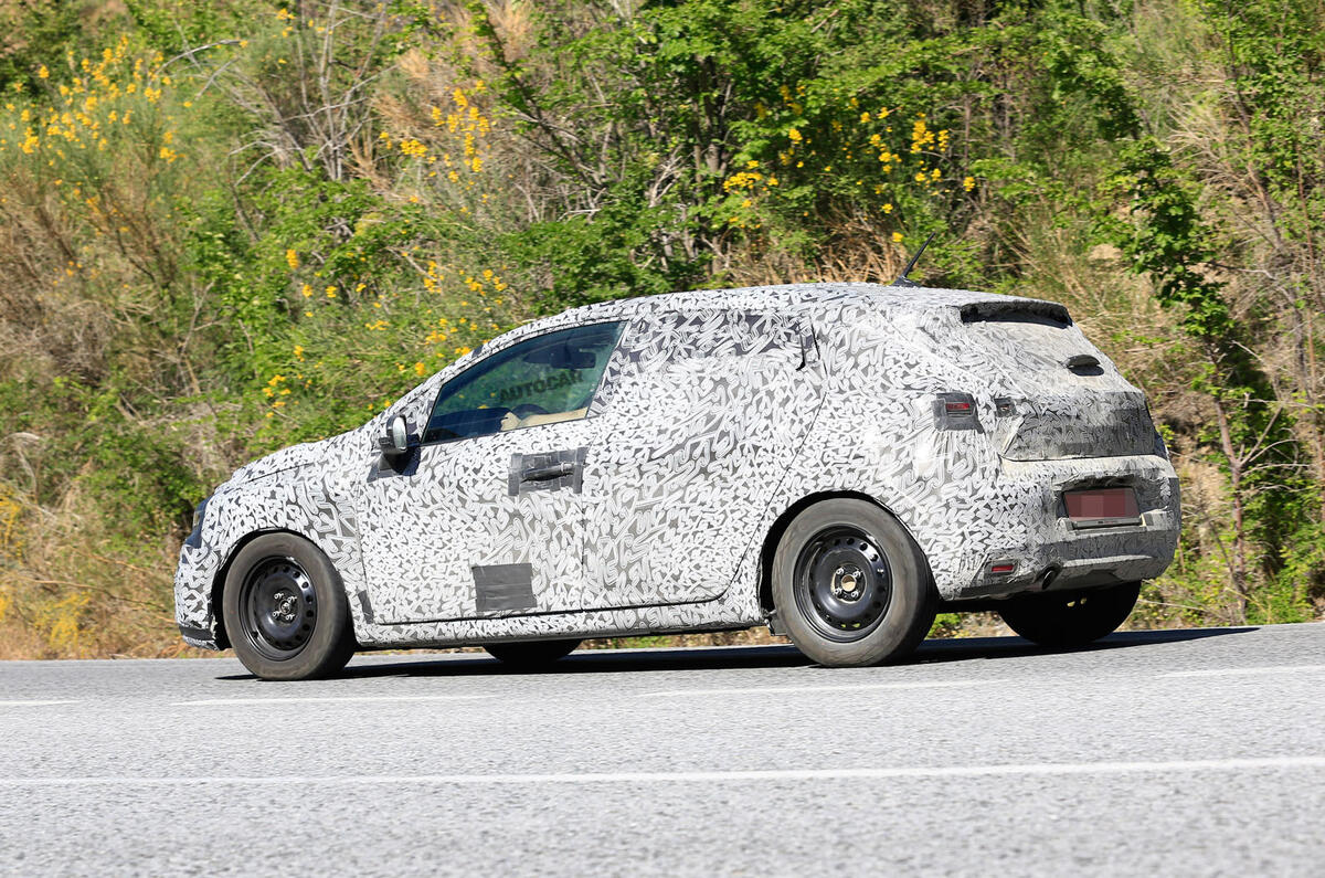 2019 Renault Clio: new pictures of high-tech hatchback