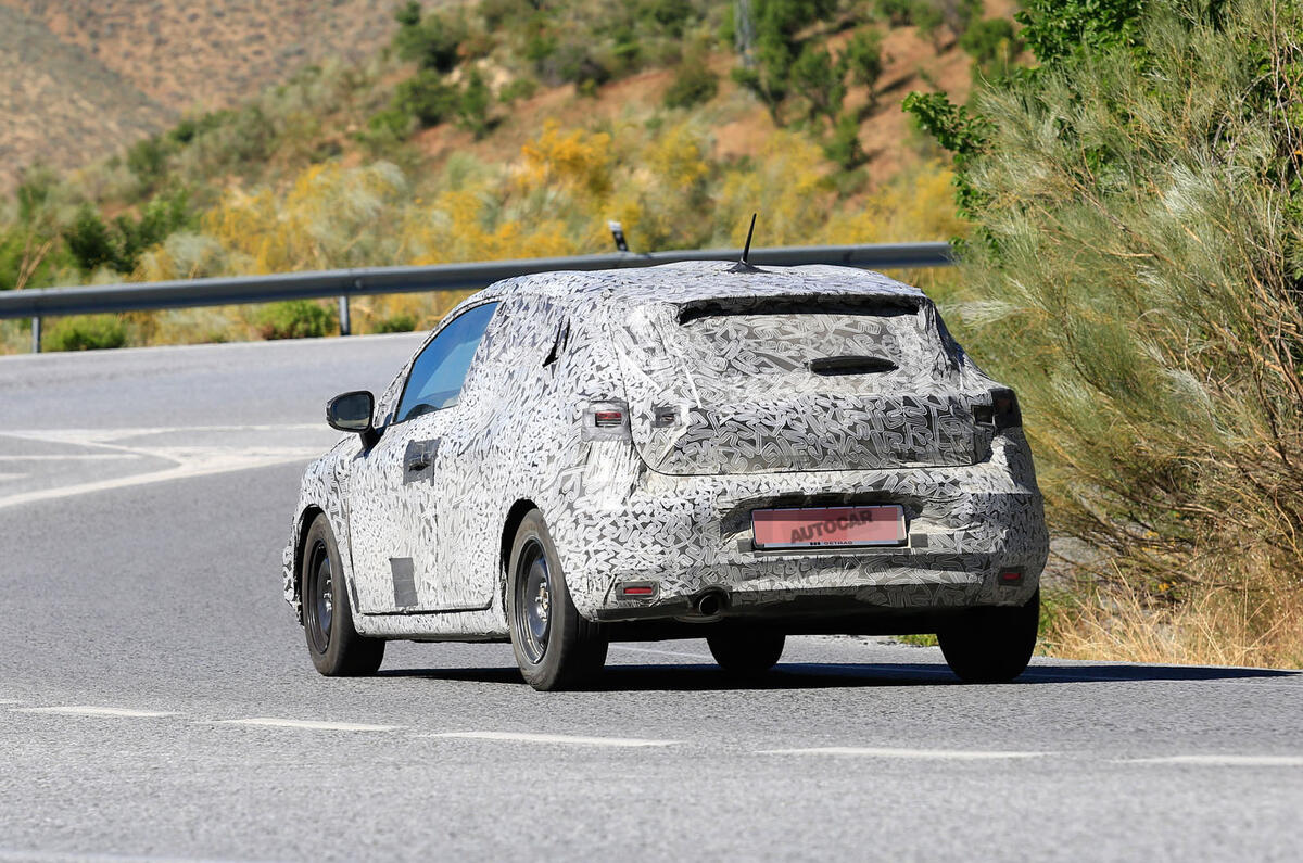 2019 Renault Clio: new pictures of high-tech hatchback