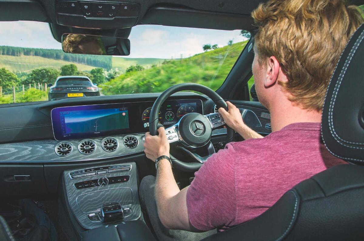 Mercedes-Benz CLS vs Porsche Panamera