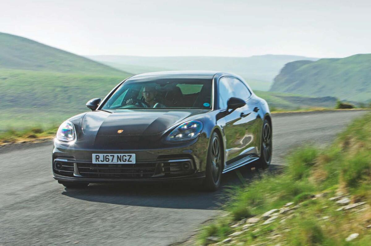 Mercedes-Benz CLS vs Porsche Panamera