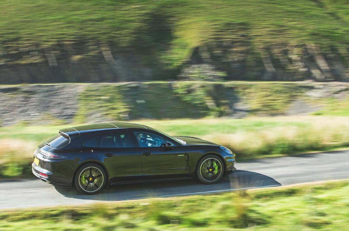 Mercedes-Benz CLS vs Porsche Panamera