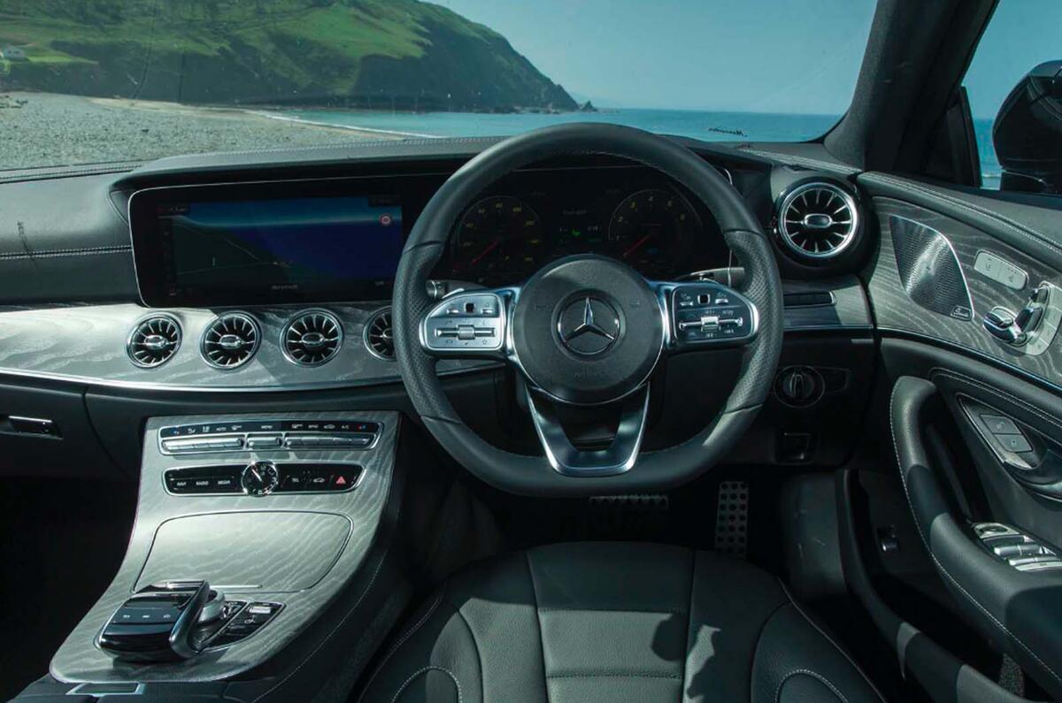 Mercedes-Benz CLS vs Porsche Panamera