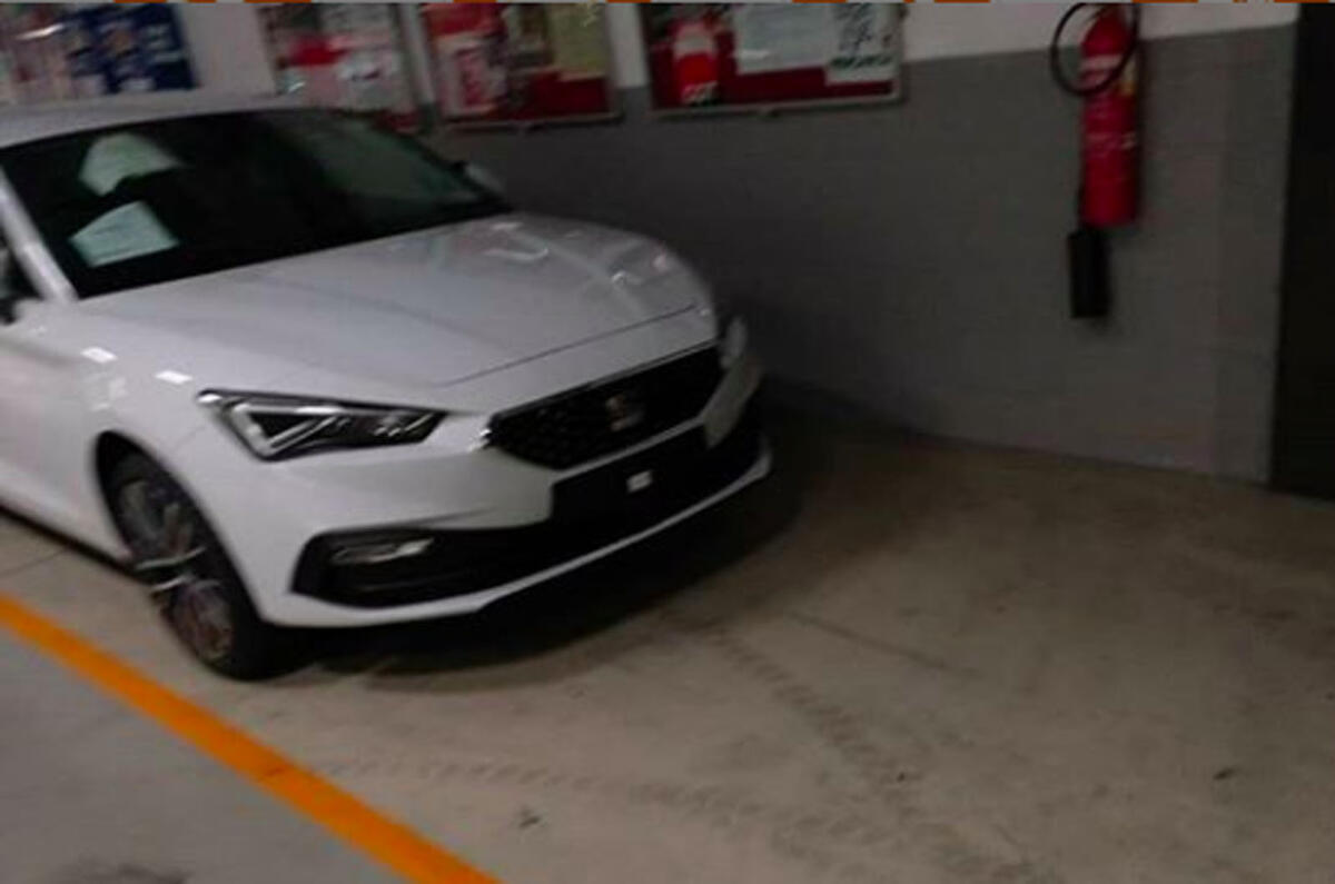 2020 Seat Leon front end spy shot