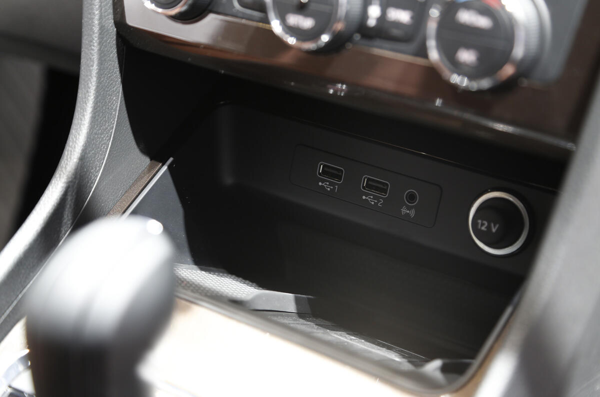 The Ateca features USB connectivity and wireless smartphone charging The new SEAT Ateca