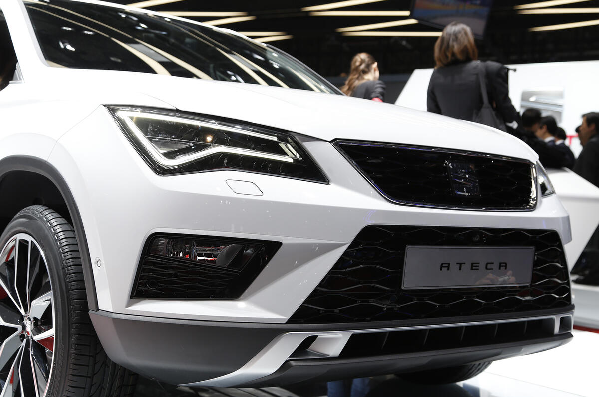 The new Ateca features full LED headlights The new SEAT Ateca