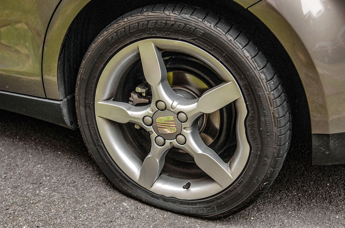 Seat burst tyre Seat burst tyre