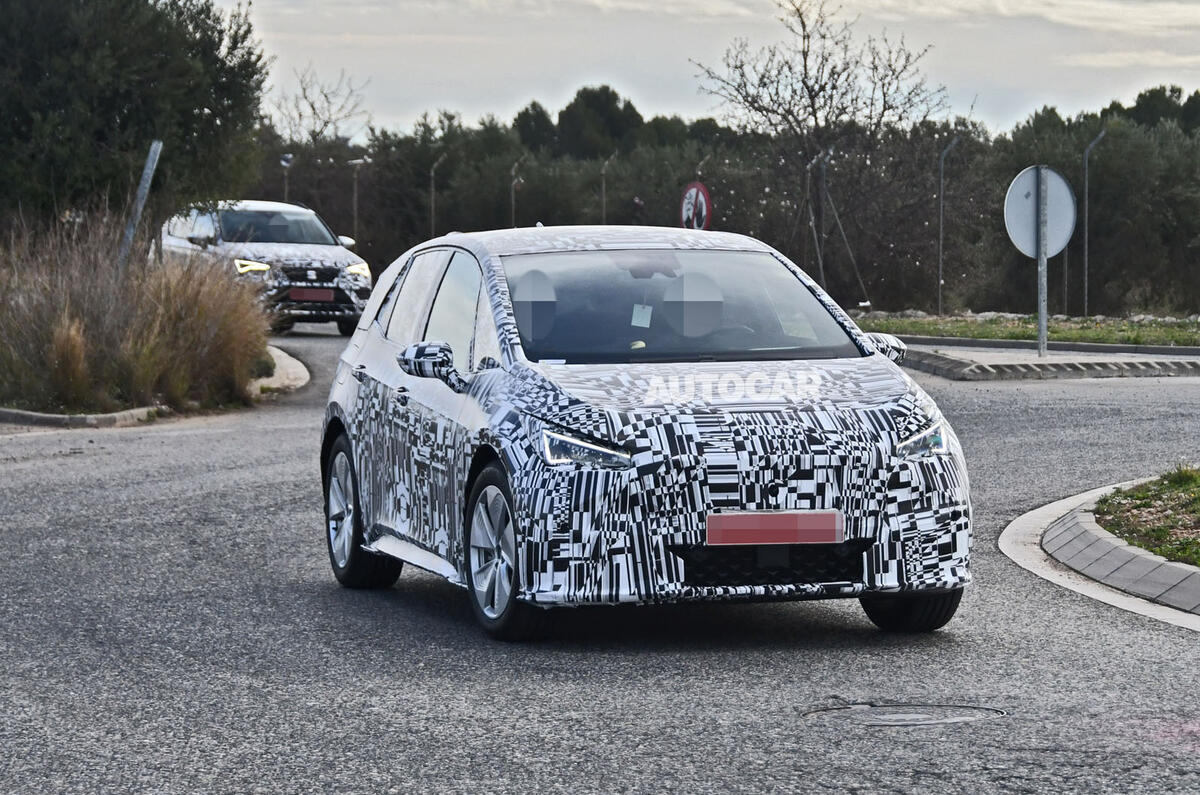 Seat El Born camo'd prototype spy photos - nose Seat El Born camo'd prototype spy photos - nose