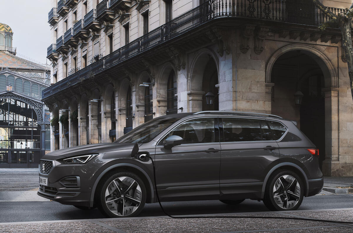Seat Tarraco FR plug-in hybrid - charging