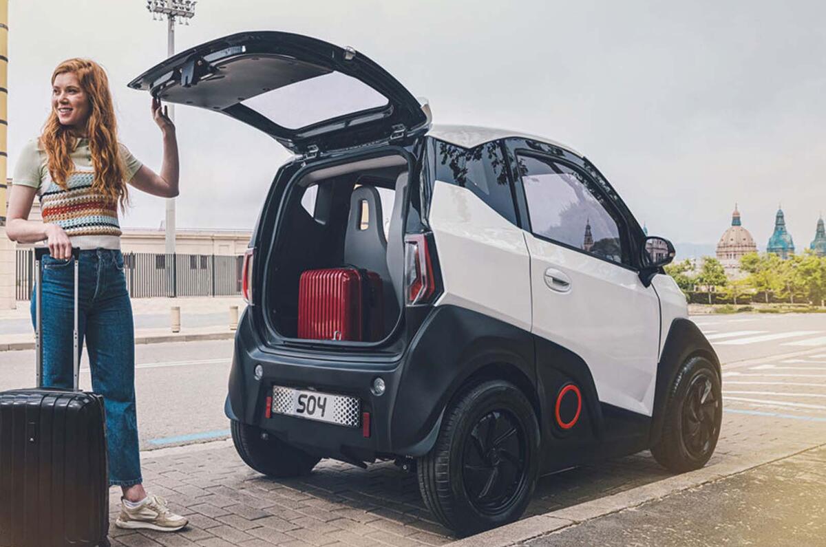 Silence S04 luggage packing