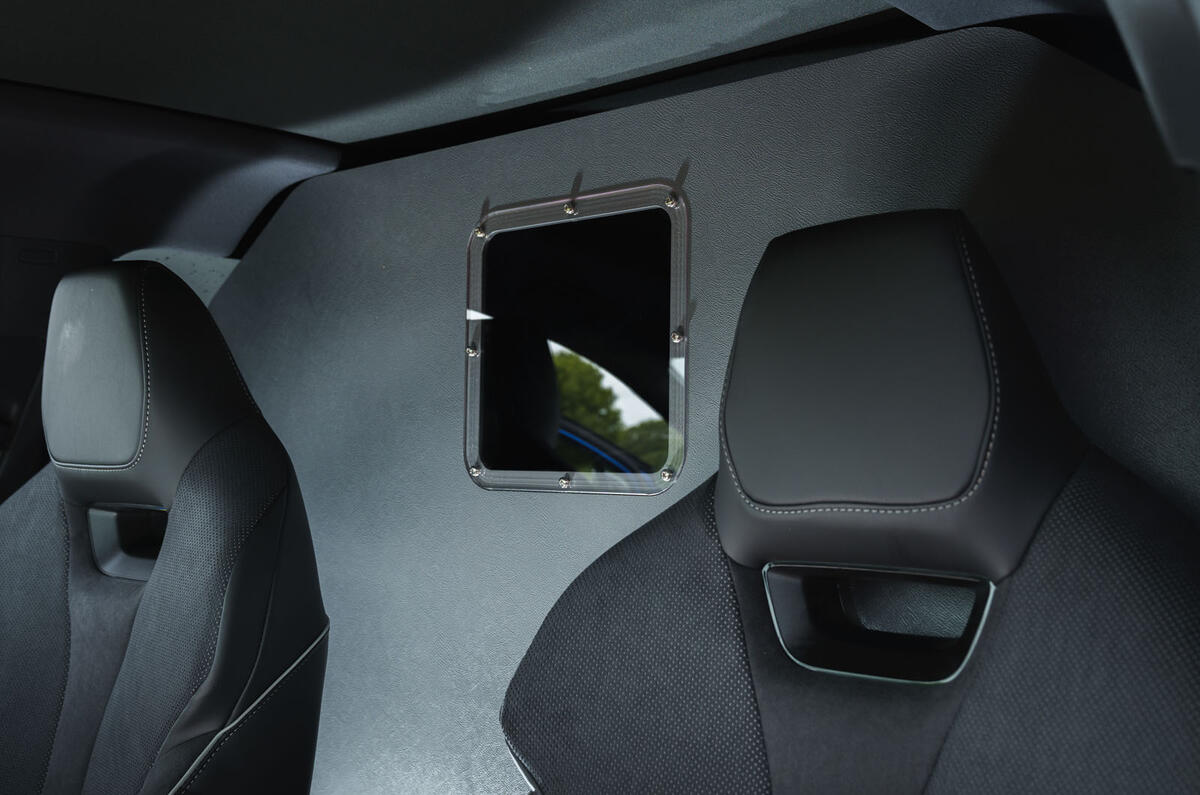 Skoda Enyaq Cargo bulkhead Skoda Enyaq Cargo bulkhead